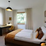 Maia Garden - & Private Garden Apartment