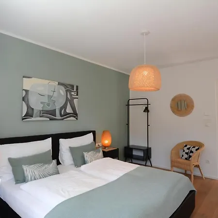 Maia Garden - & Private Garden Apartment *