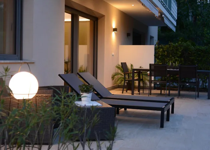 Maia Garden - & Private Garden Apartment